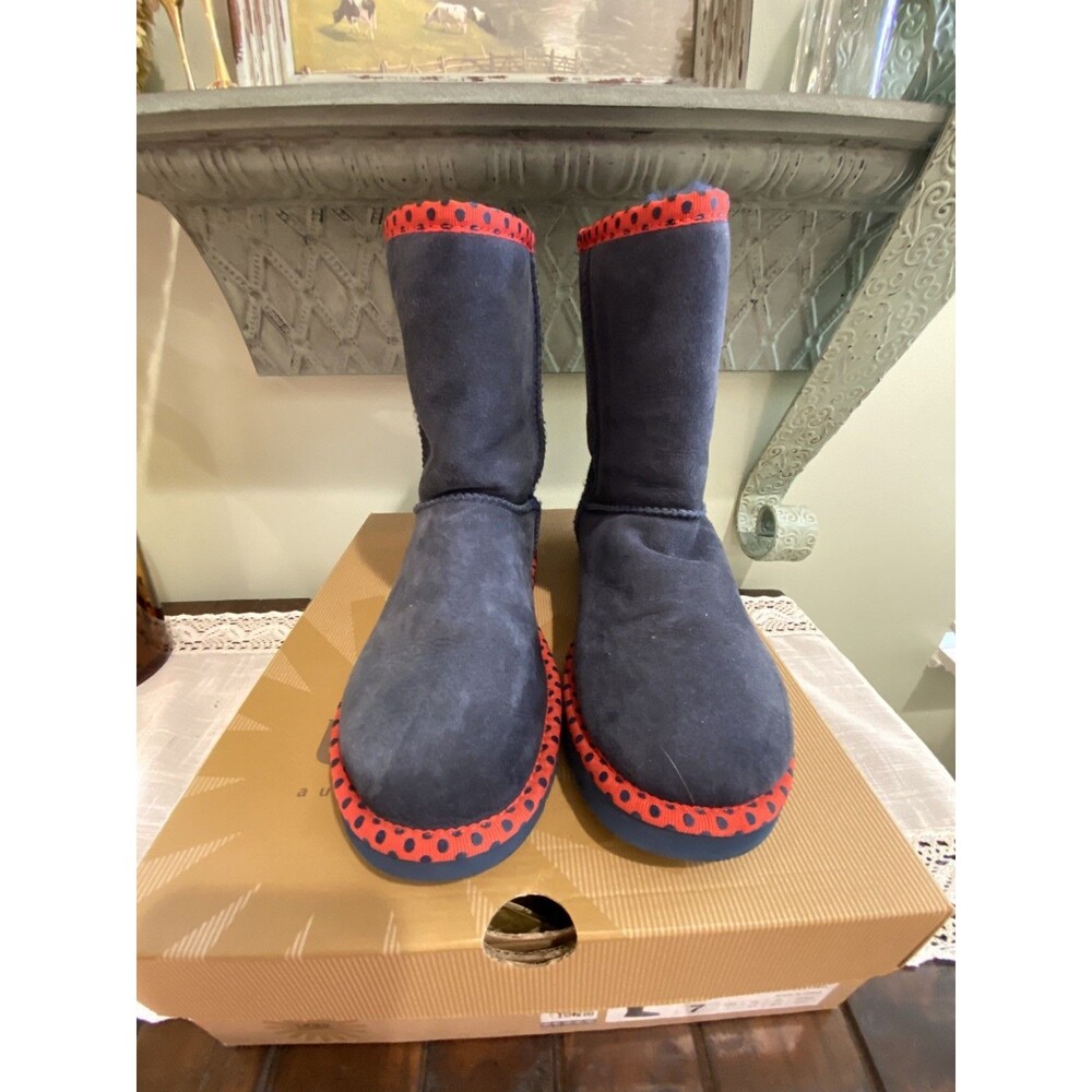 UGG Australia Classic Short Navy Blue Shearling Boot Polka dots Women's size 7
